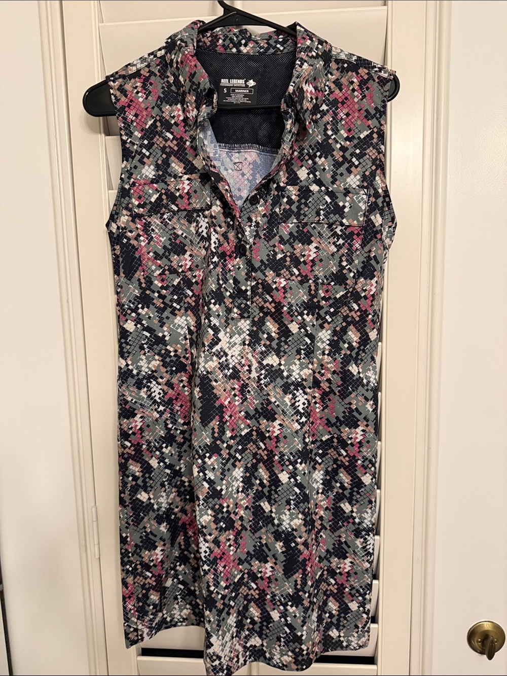 Reef Sleeveless Pixel-Print Dress in Navy, Pink, White